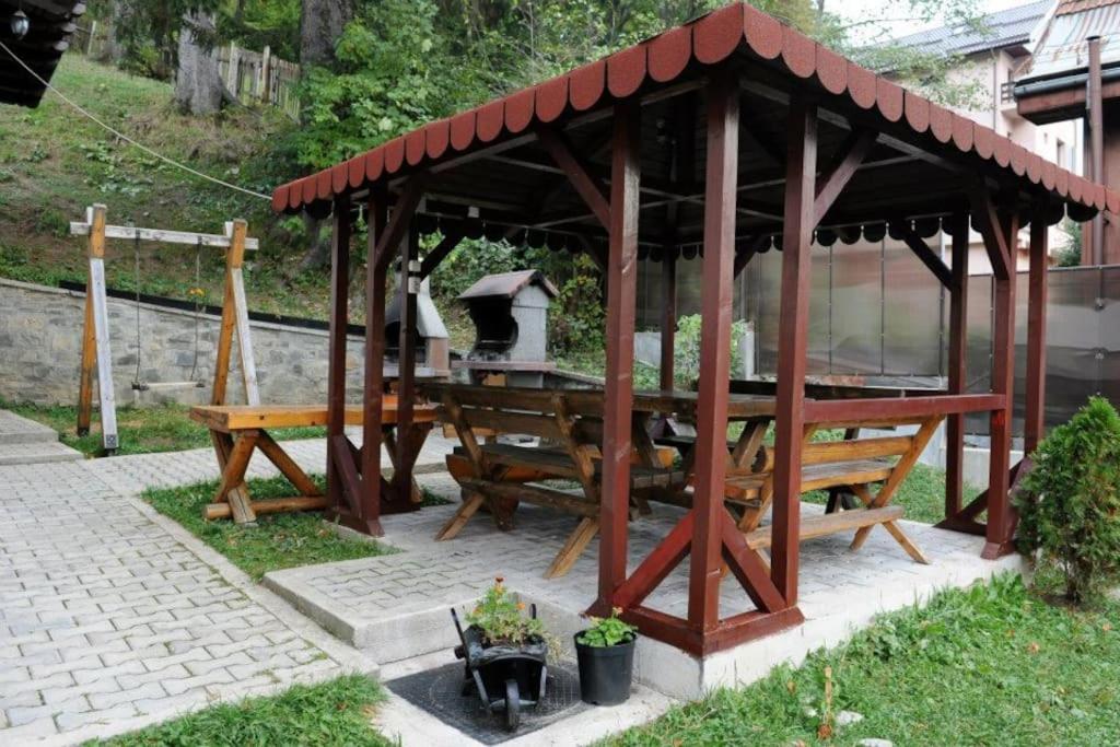 Vila Bradet บุชเตนี ภายนอก รูปภาพ